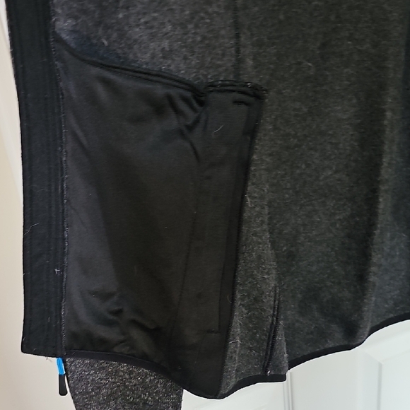 Men's Dark Gray Zip-Up Jacket with Blue Accents - Picture 4 of 6